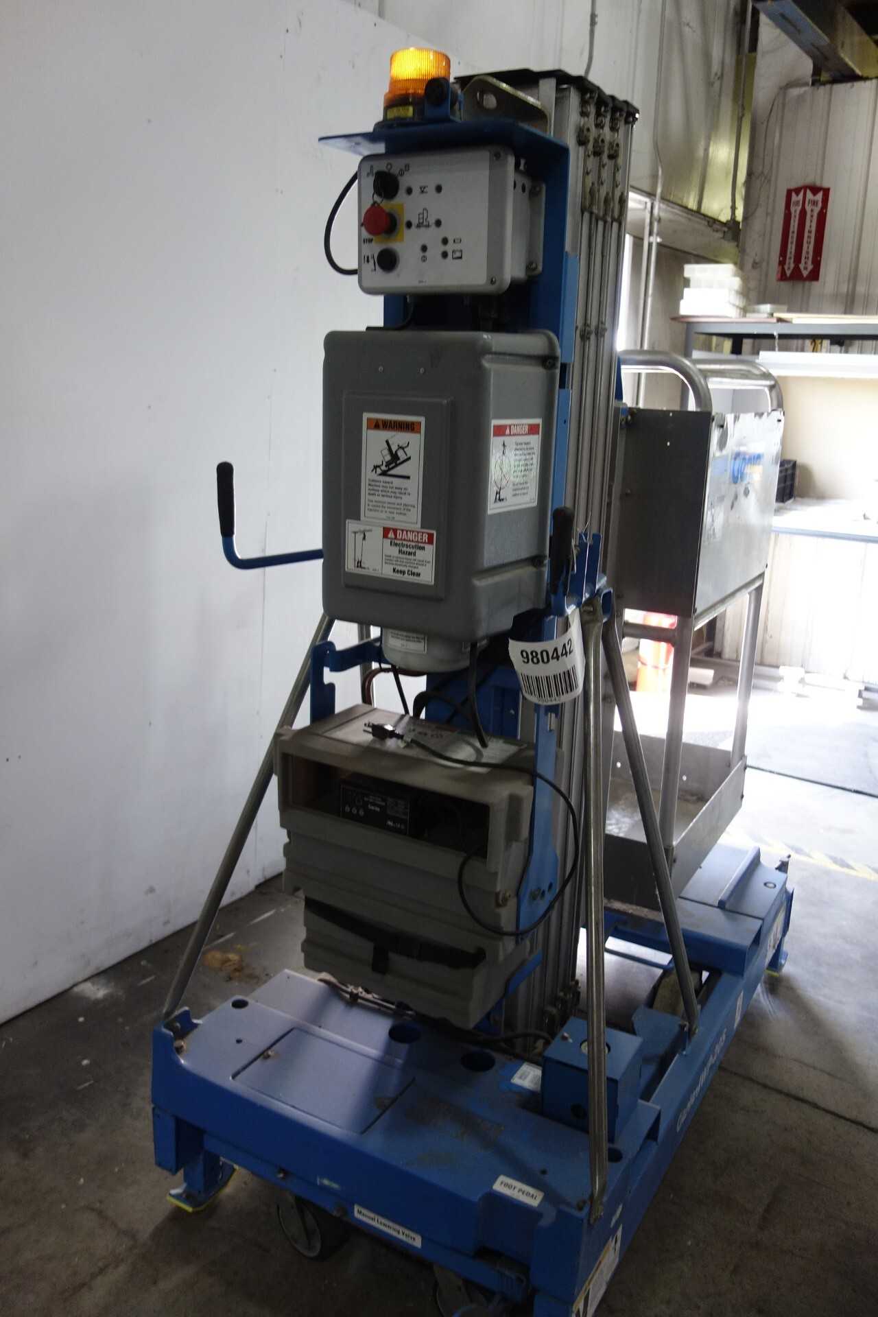 GENIE IWP-20S LIFT - MATERIAL HANDLING