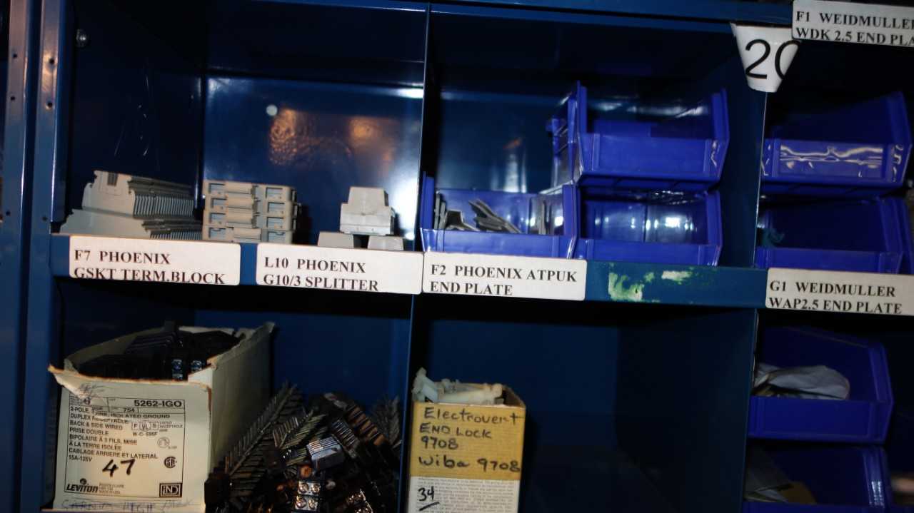 LOT OF ASSORTED TERMINAL BLOCKS AND TERMINAL BASES - ELECTRICAL COMPONENTS