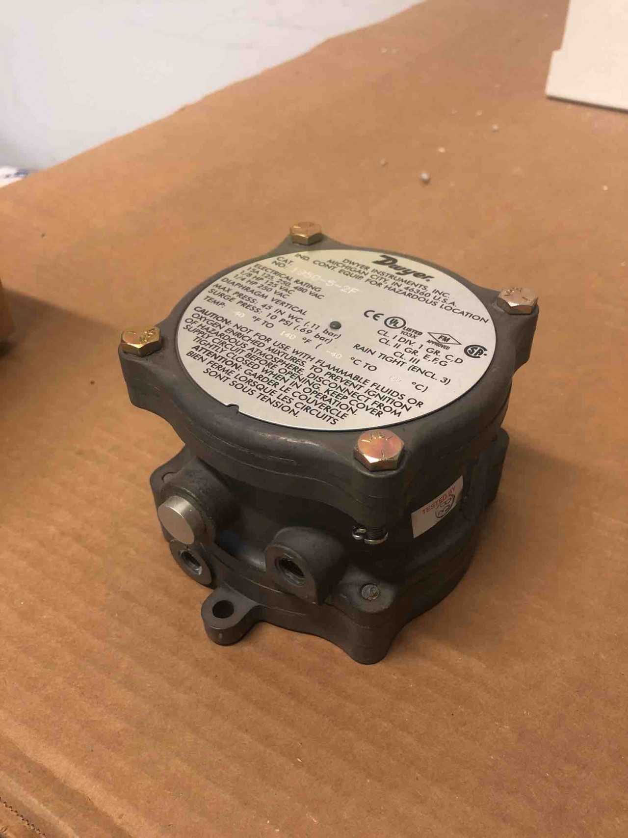 Dwyer Pressure Switch - INDUSTRIAL PARTS