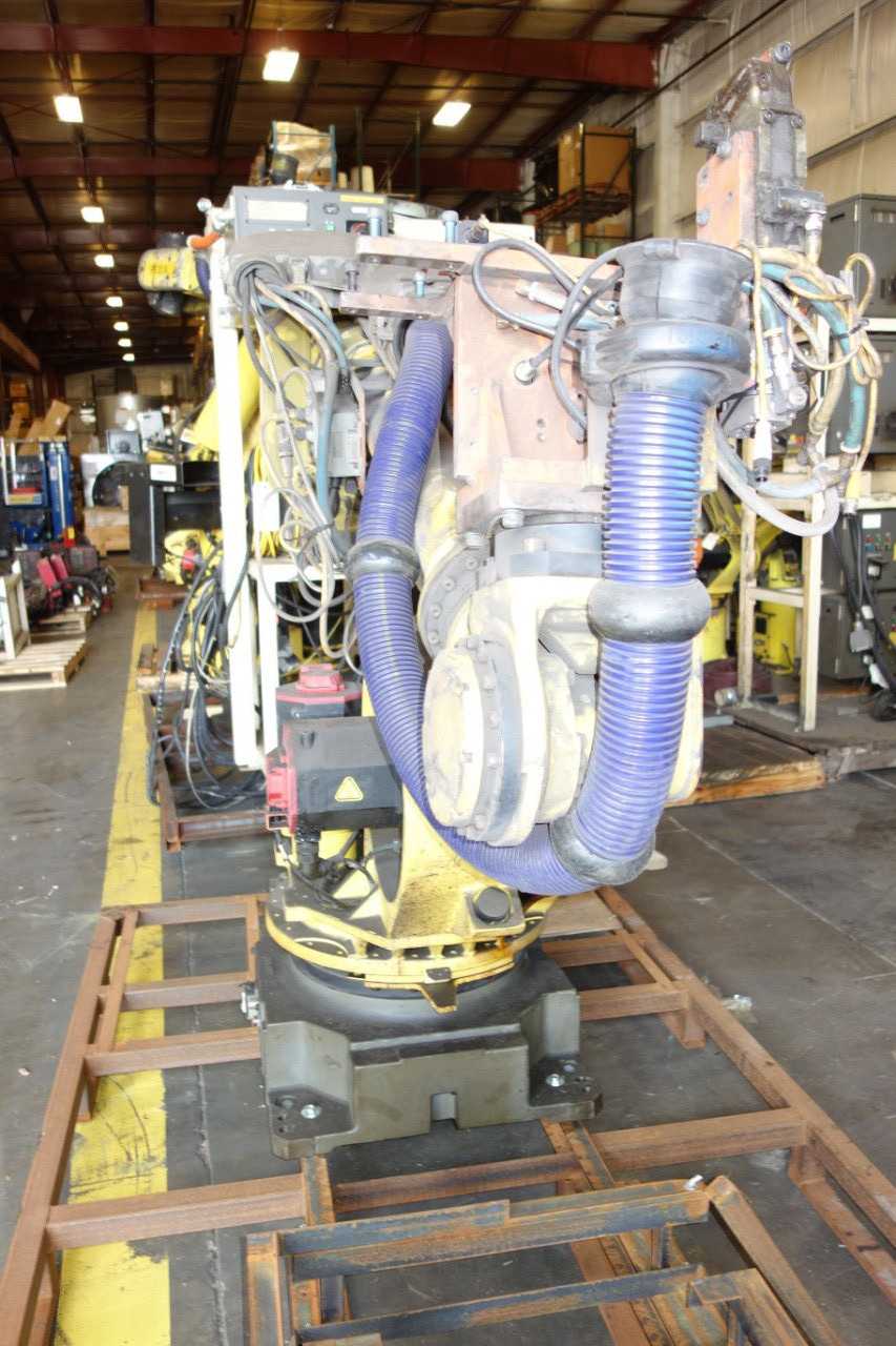 GE FANUC R-2000iA/125L ROBOT WITH R-J3iB CONTROLLER - INDUSTRIAL ROBOTS