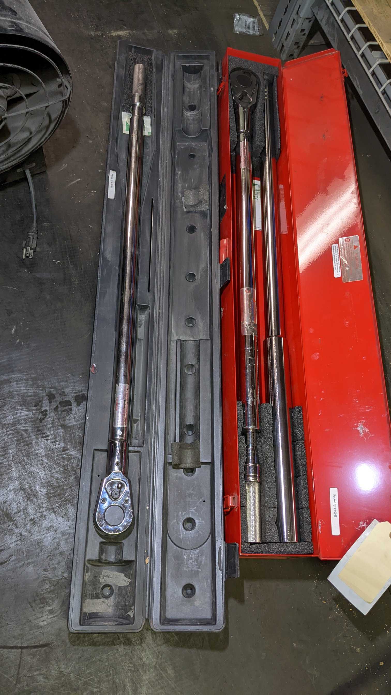 LOT OF 2 TORQUE WRENCHES - ELECTRIC POWER TOOLS