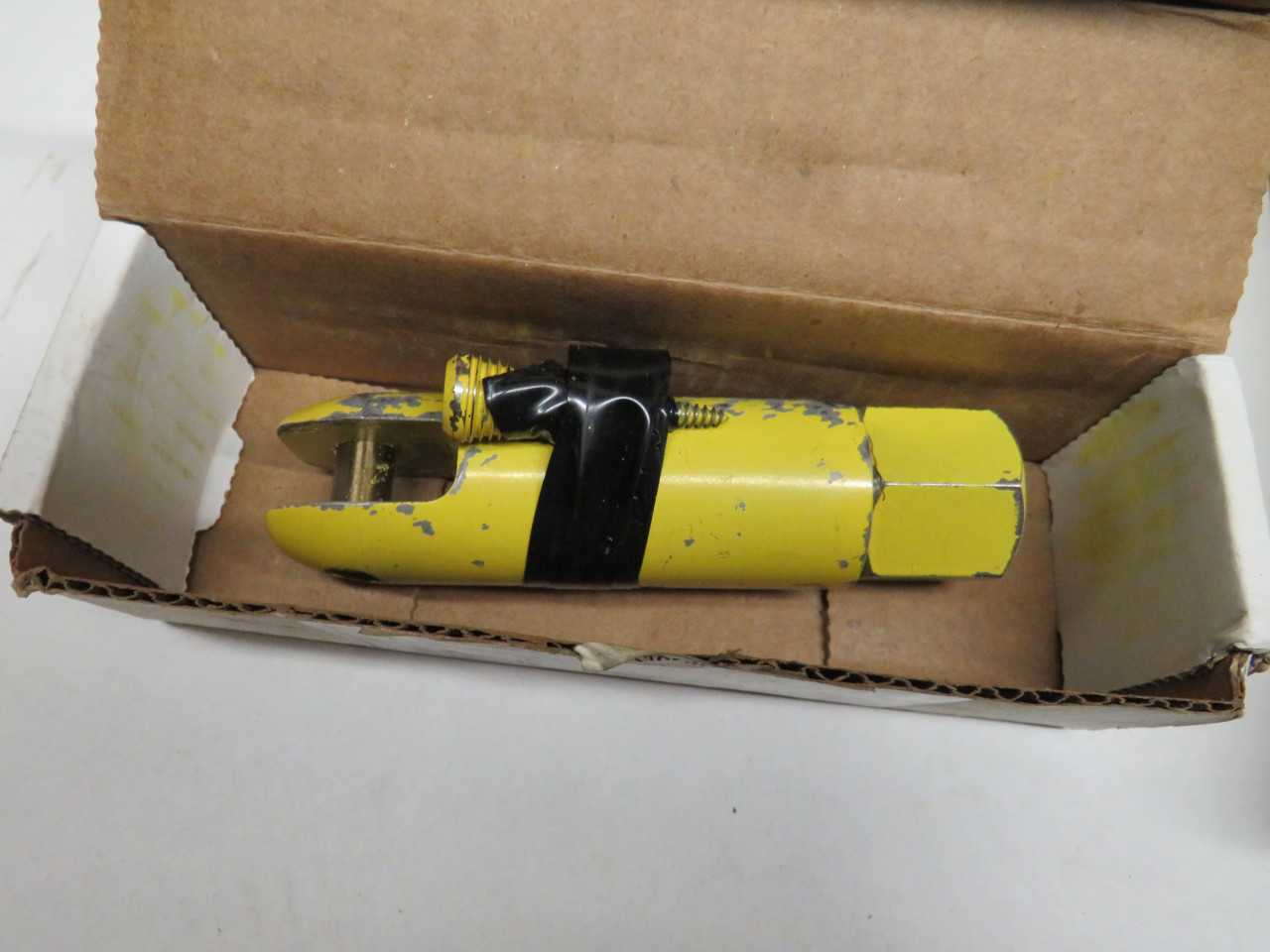 LOT OF 4 PULL EYE, CLEVIS 08917450 500CMIL YLW - ELECTRIC POWER TOOLS