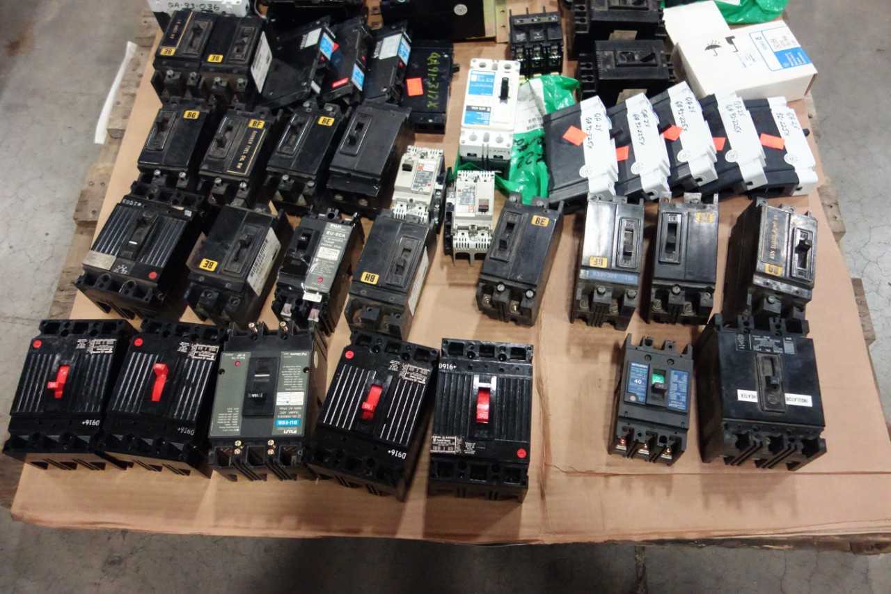 1 PALLET OF ASSORTED MOLDED CASE CIRCUIT BREAKERS- FUJI, WESTINGHOUSE, EATON - CIRCUIT BREAKERS