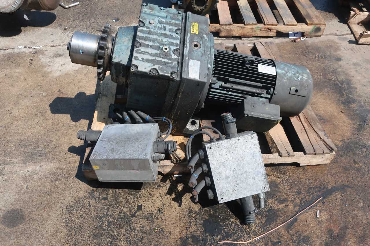 SEW-EURO R137DV160M4BN15HR GEAR REDUCER - GEAR REDUCERS
