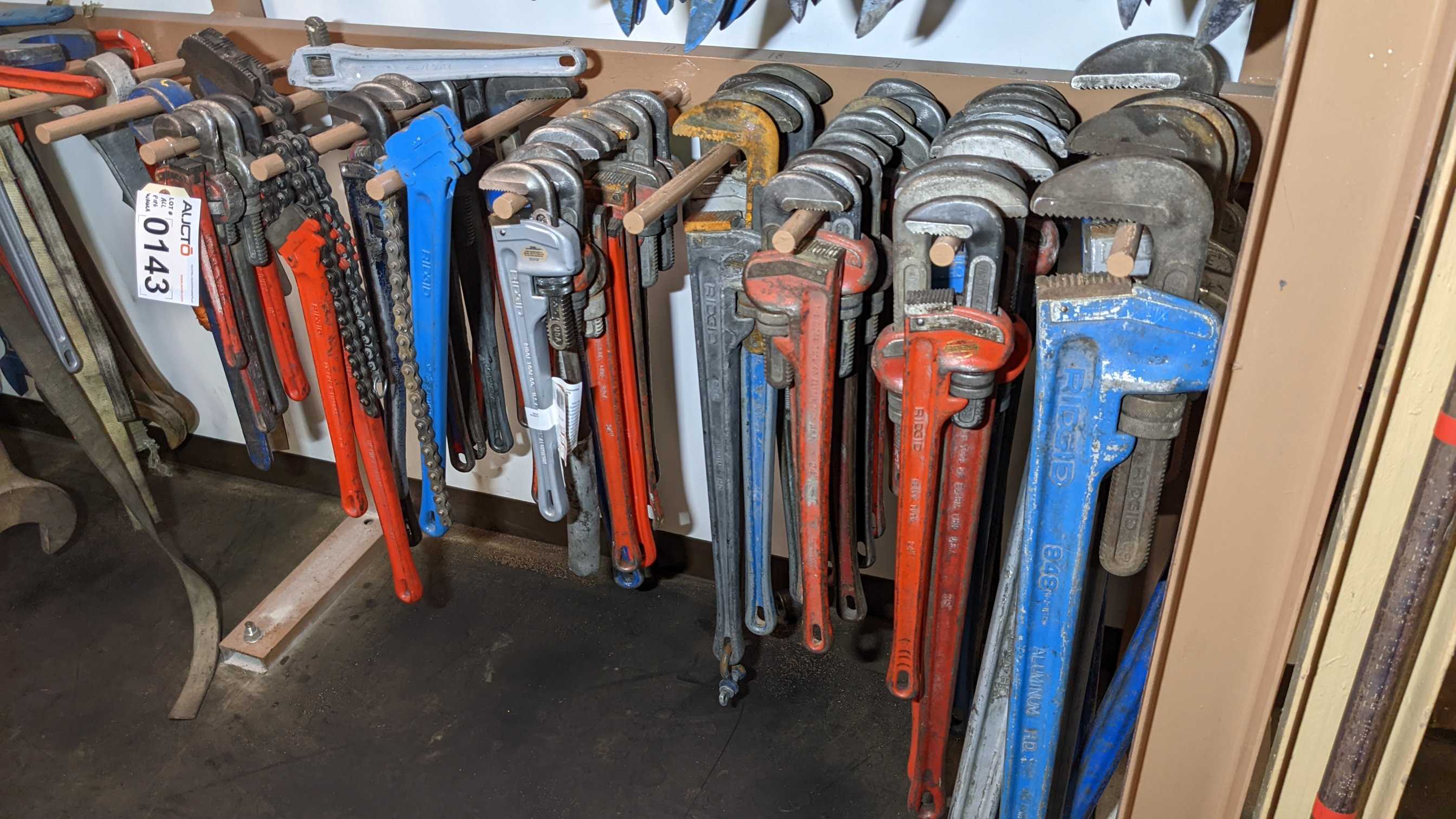 LOT OF PIPE WRENCHES - ELECTRIC POWER TOOLS
