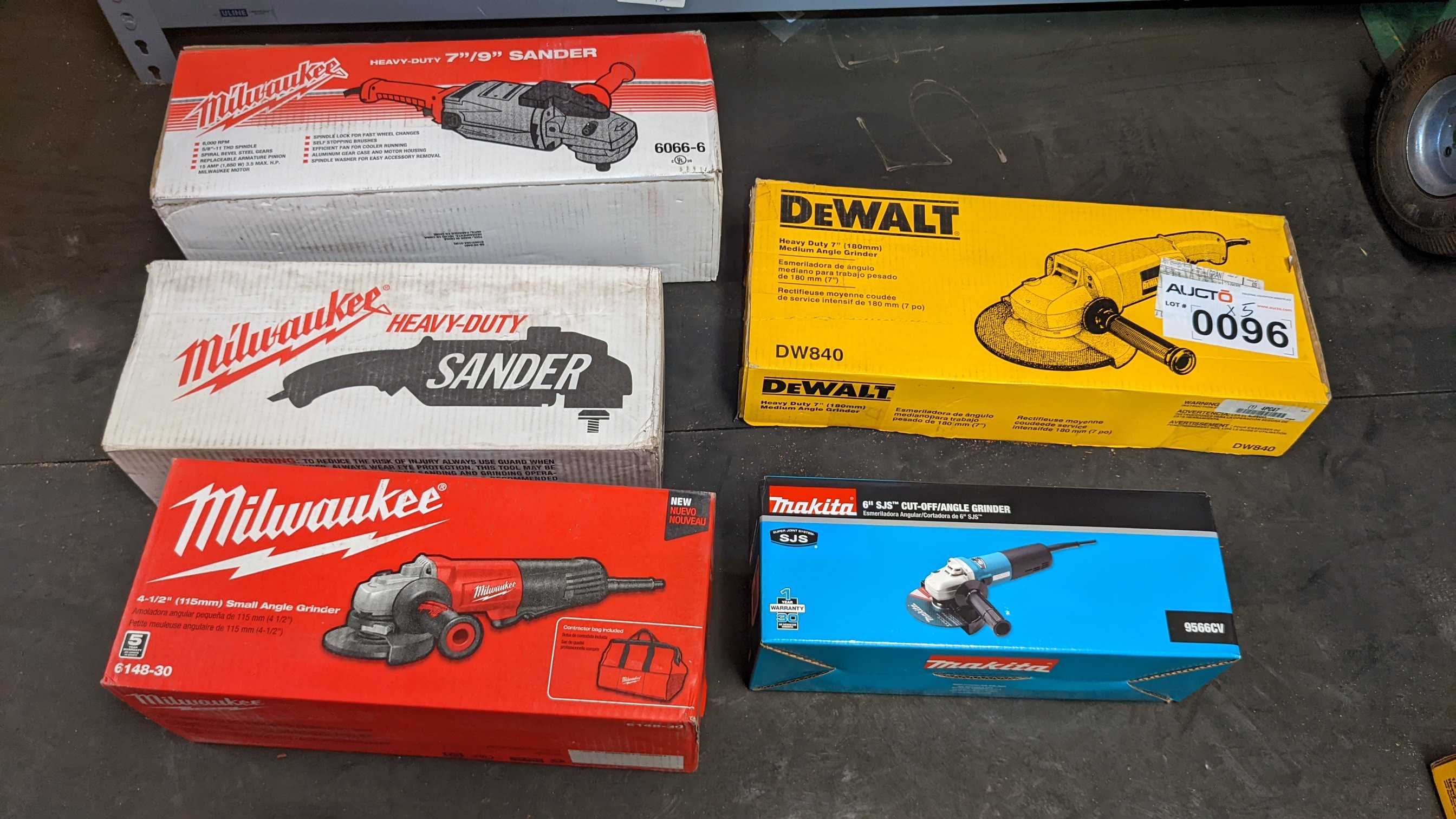 LOT OF POWER TOOLS - ELECTRIC POWER TOOLS