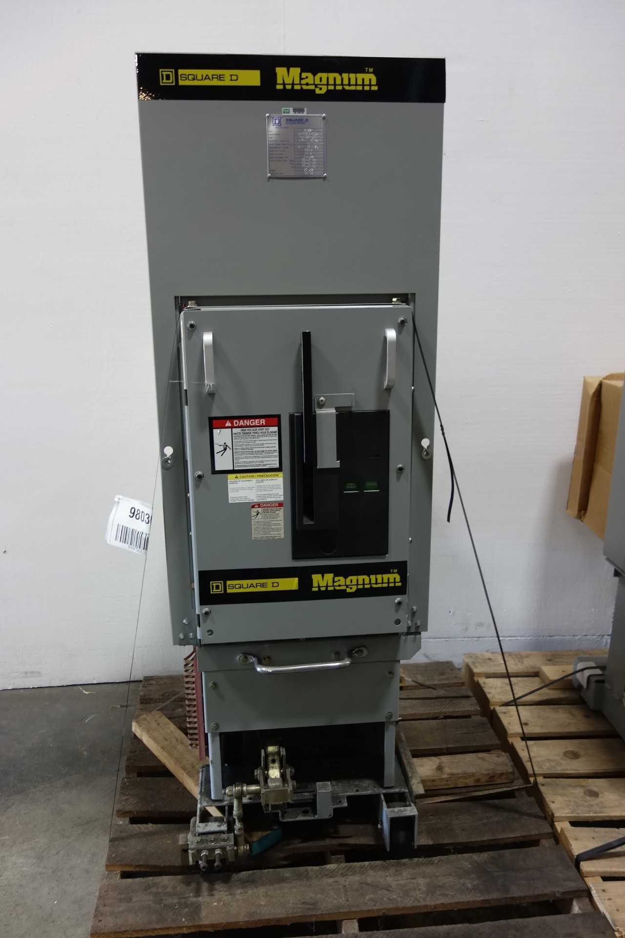 LOT OF 2 SQUARE D VACUUM POWER BREAKERS - CIRCUIT BREAKERS