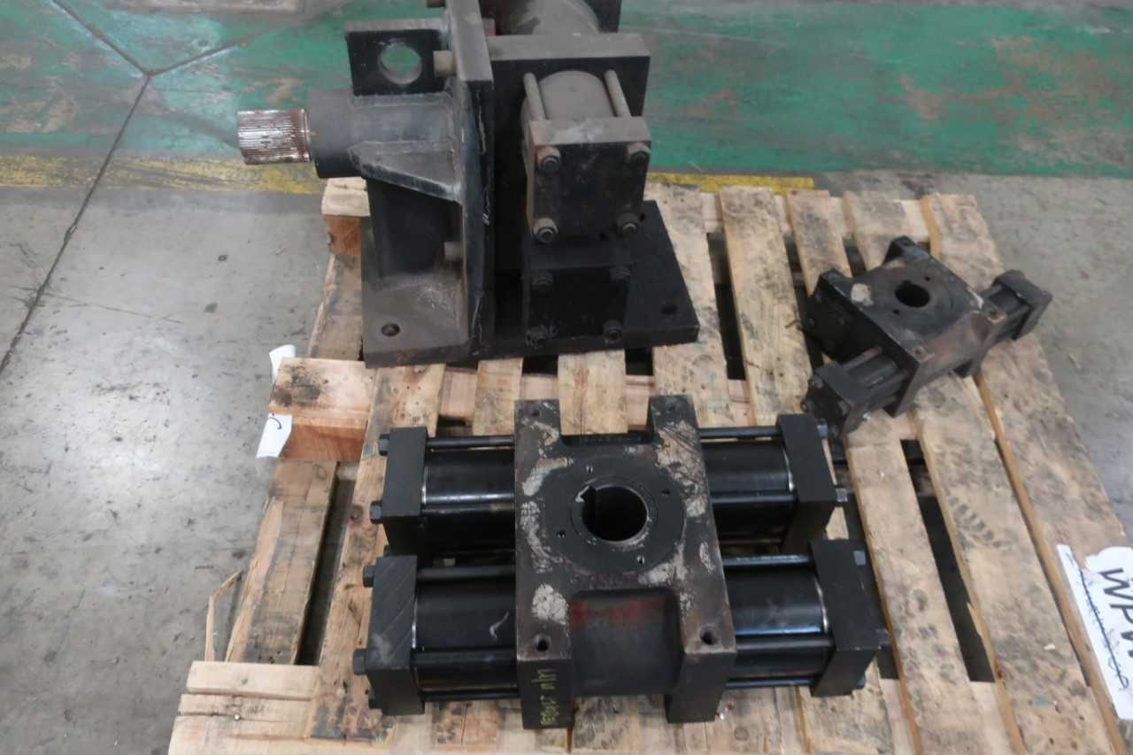 LOT OF 3 ASSORTED HYDRAULIC CYLIDERS - HYDRAULIC CYLINDERS