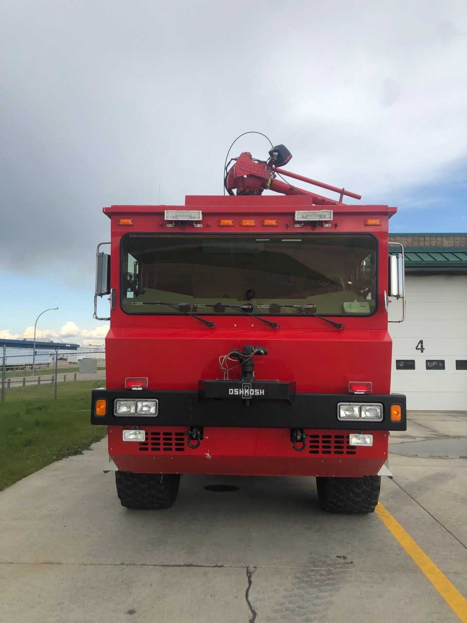 1999 OshKosh TI-3000 ARFF Fire Truck - HYDRO EXCAVATOR TRUCKS
