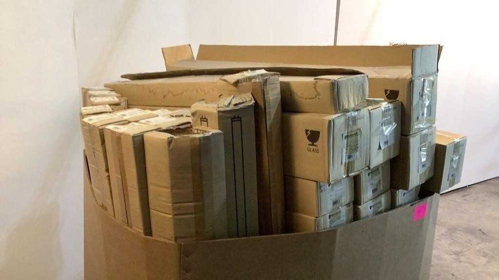 (Approx 800) ULT Assorted Fluorescent Light Bulbs - LIGHTING (Approx 800) ULT Assorted Fluorescent Light Bulbs - LIGHTING