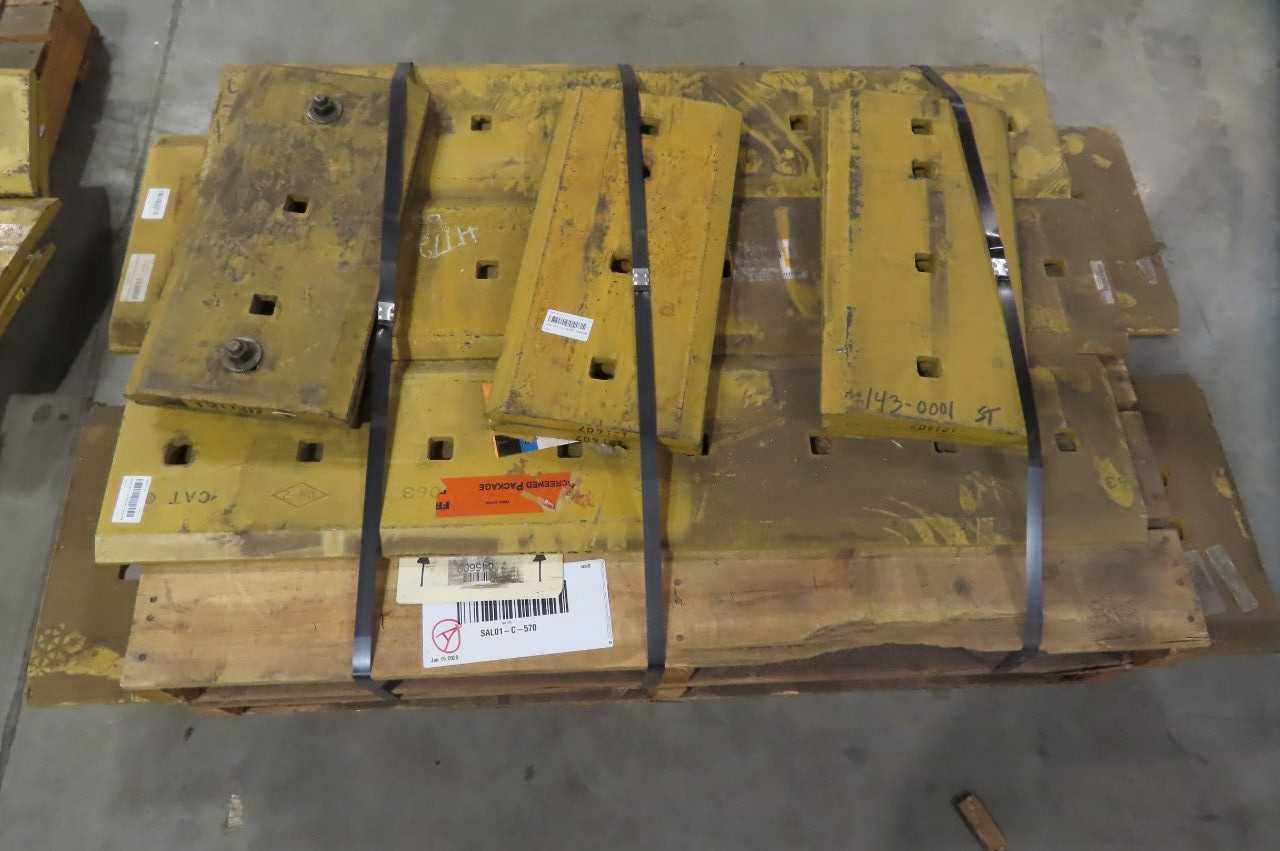 4 PALLETS OF ASSORTED CAT CATERPILLAR CUTTING EDGES - CONSTRUCTION
