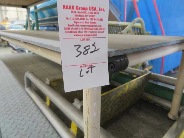 Steel Platform on wheels, Steel Steps, etc (lot) - MISCELLANEOUS