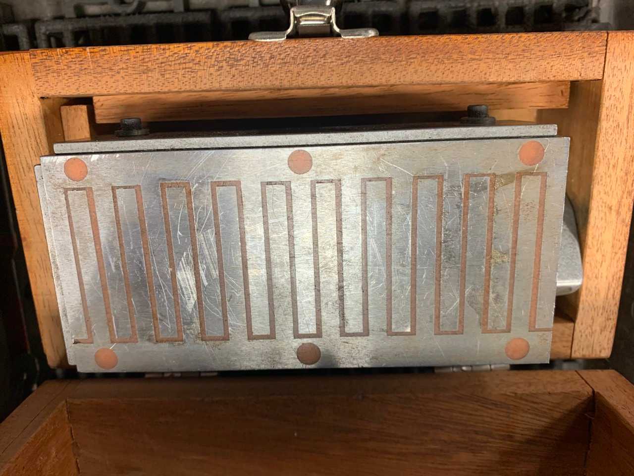 Brown & Sharpe Magnetic Chuck - MACHINING ACCESSORIES & TOOLING