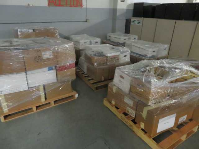 Many binders, books, some used, some new, (6) pallets, Lot - MISCELLANEOUS