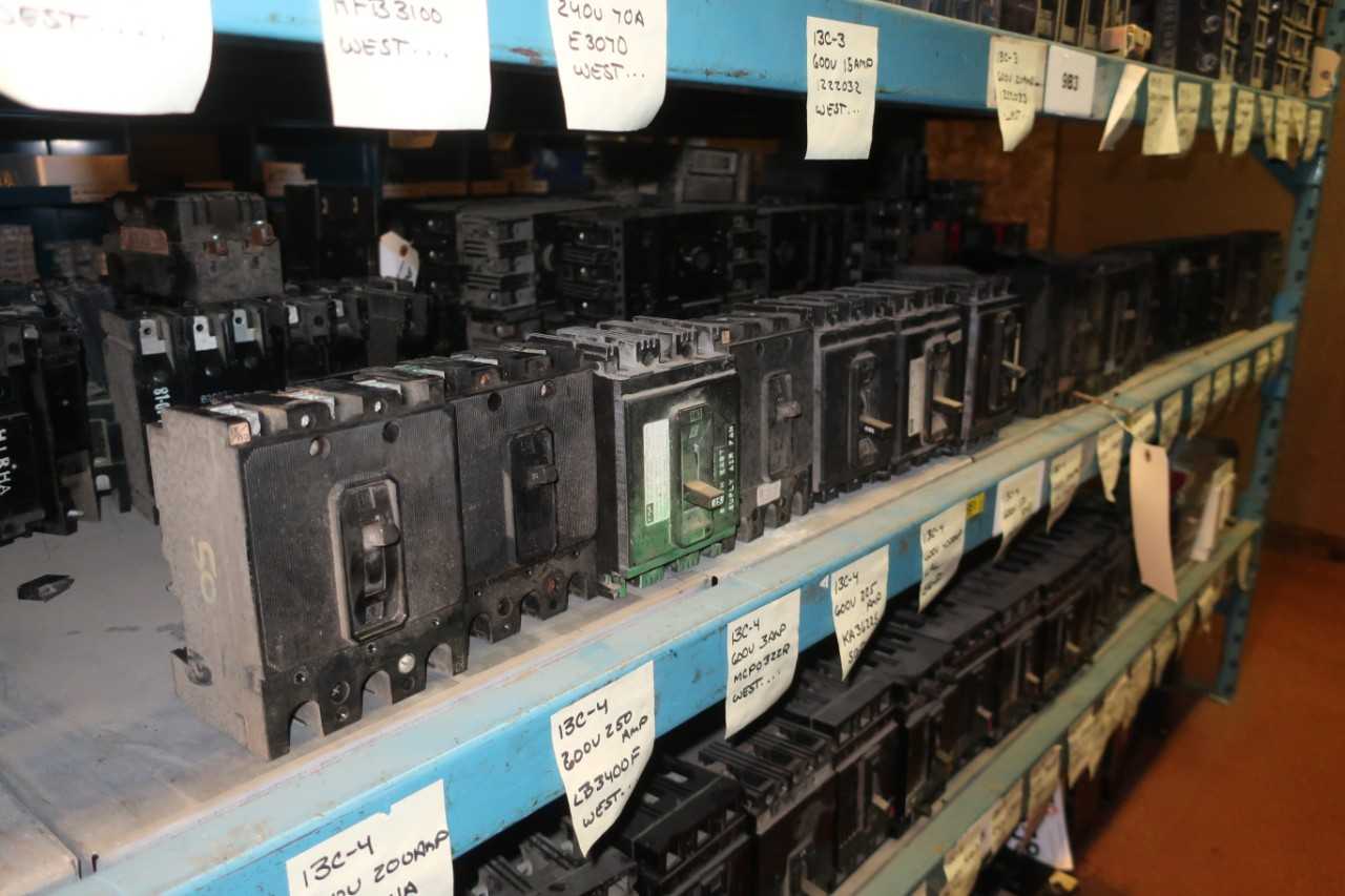 LOT OF ASSORTED 3P CIRCUIT BREAKERS - CIRCUIT BREAKERS