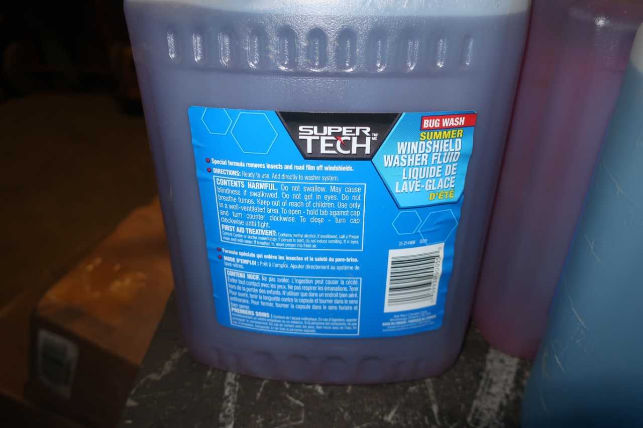 LOT OF 16 ONE GALLON JUGS OF WINDSHEILD WASHER FLUID - MISCELLANEOUS