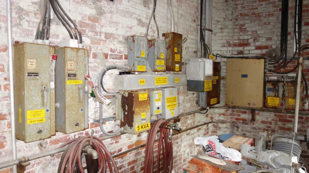 WALL OF ASSORTED DISCONNECT SWITCHES, STARTERS (TRANSFORMERS NOT INCLUDED) - CONTROL TRANSFORMERS