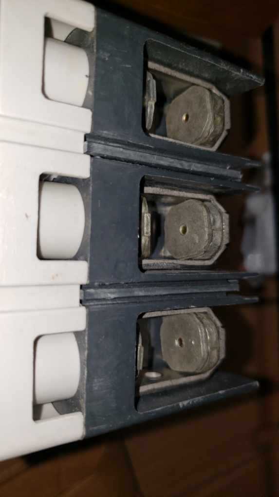 Eaton Circuit Breakers - CIRCUIT BREAKERS