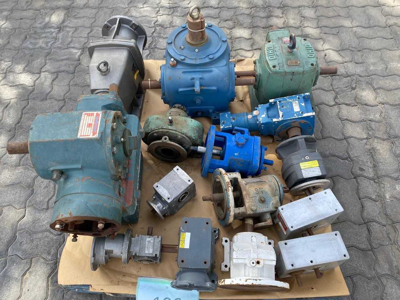 PALLET OF ASSORTED GEARS - HAND TOOLS