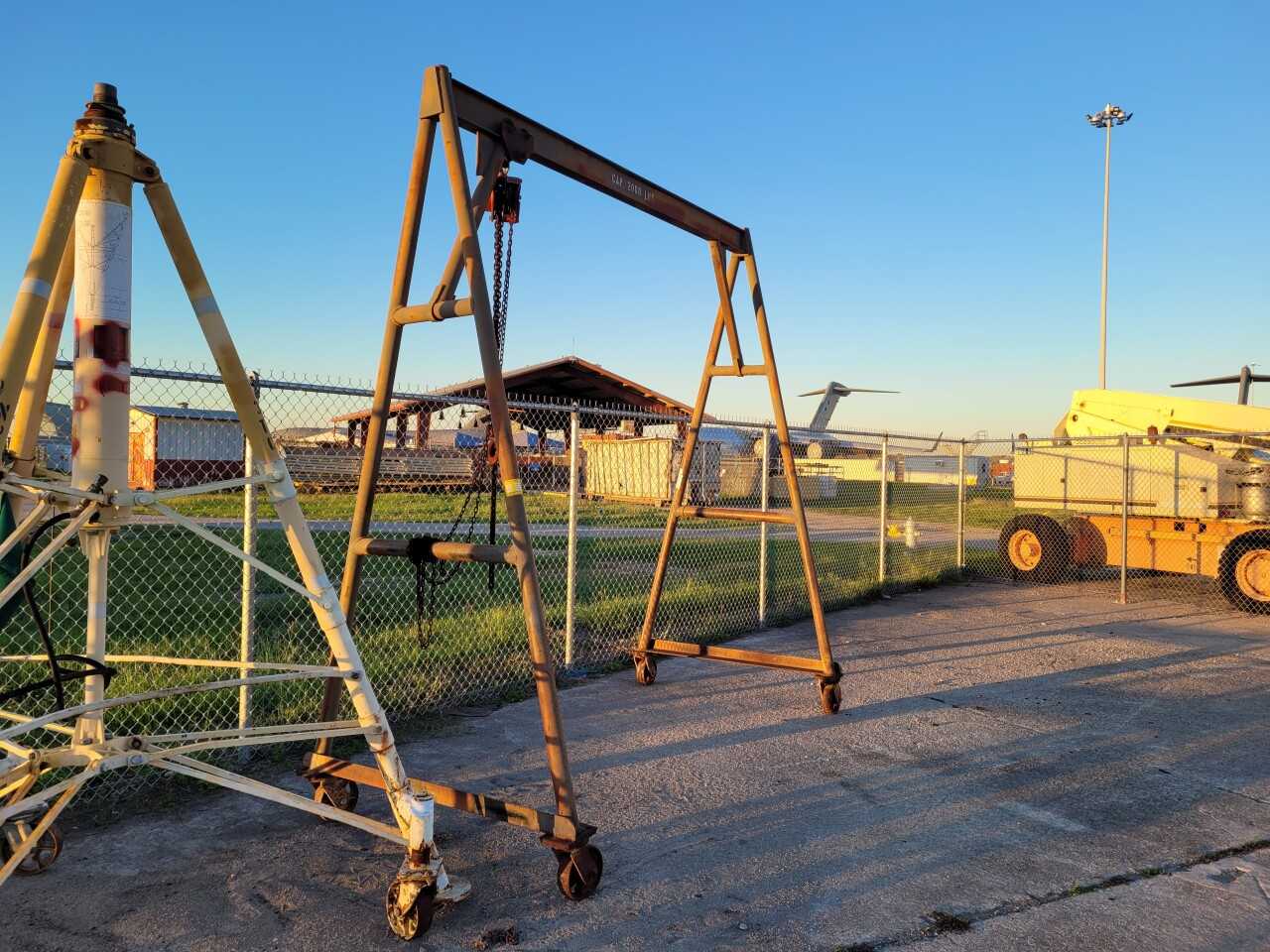 2K lbs KoneCranes Engine lift (Lot 2586673) San Antonio, TX - CRANES