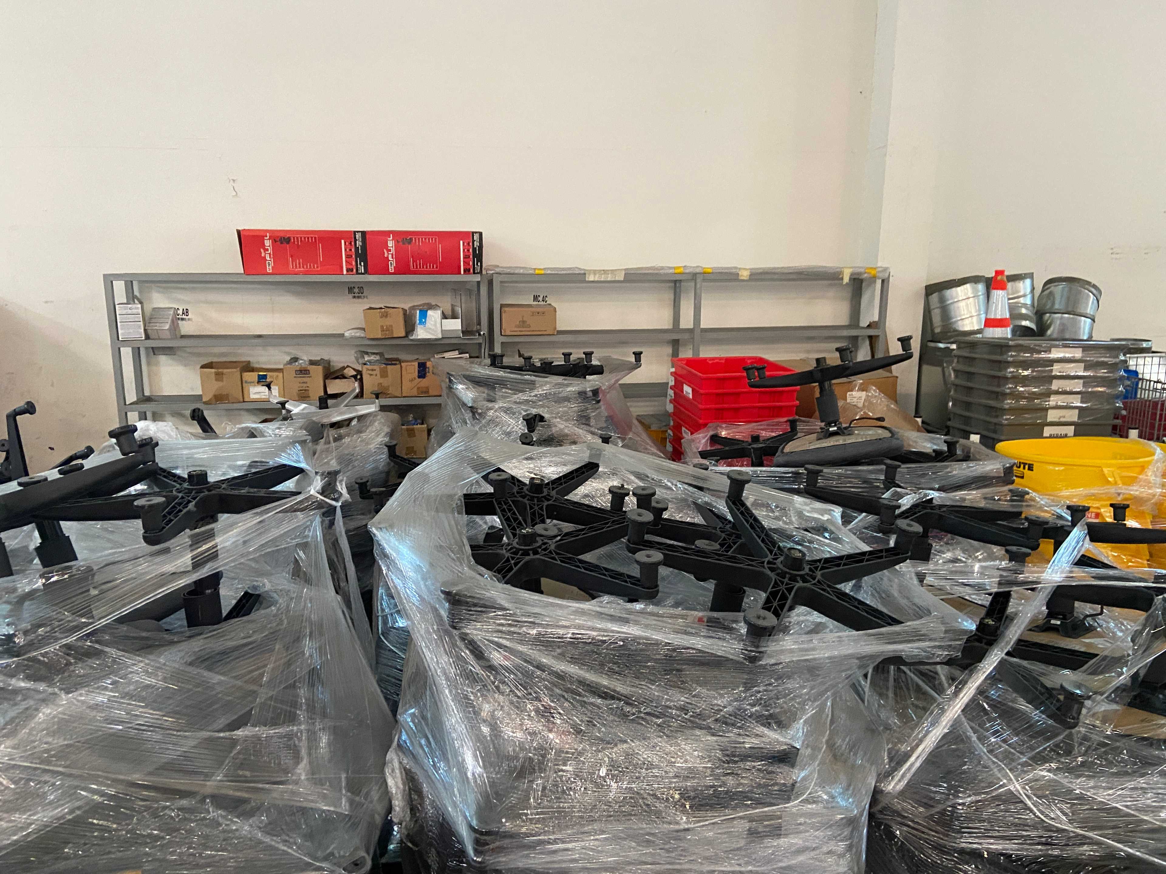 Lot of 30 production chairs - ELECTRIC POWER TOOLS