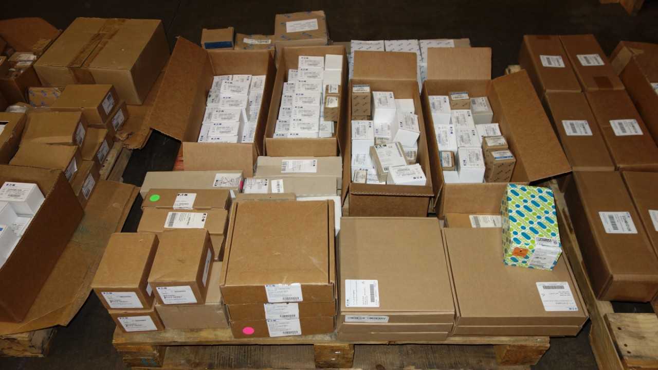 1 PALLET OF ASSORTED EATON ELECTRIC PARTS, CONTACTORS - ELECTRIC MOTORS
