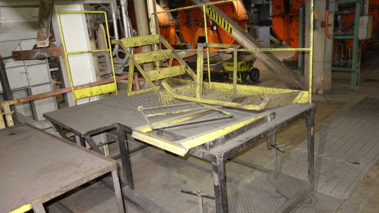 LOT OF 3 PORTABLE WORK PLATFORMS - MISCELLANEOUS