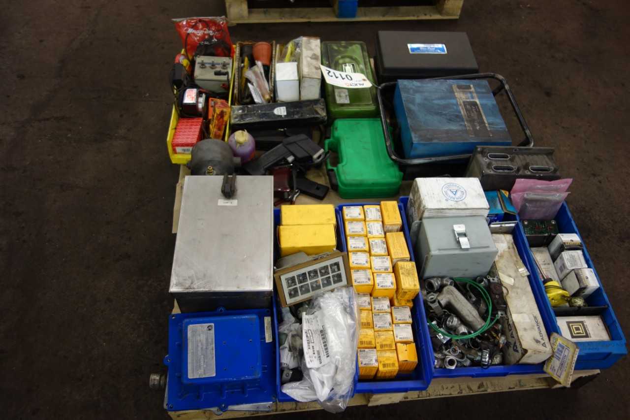 1 PALLET OF ASSORTED TEST EQUIPMENT, PLUGS, TESTER - LAB & SCIENTIFIC