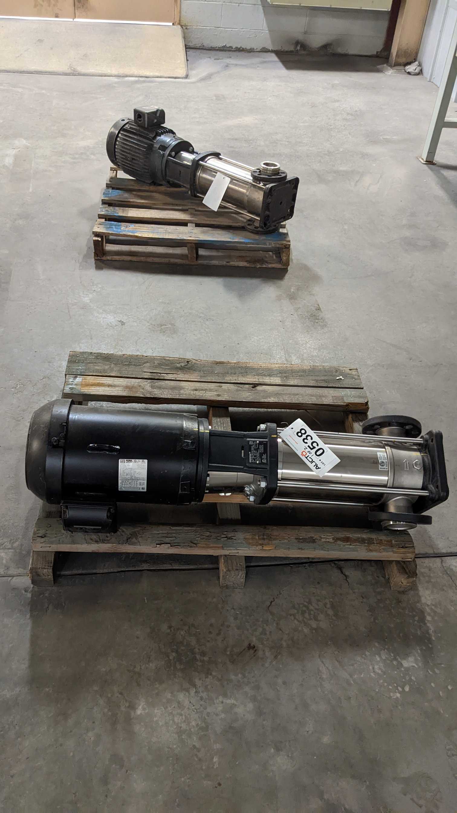 LOT OF 2 PUMPS - PUMPS