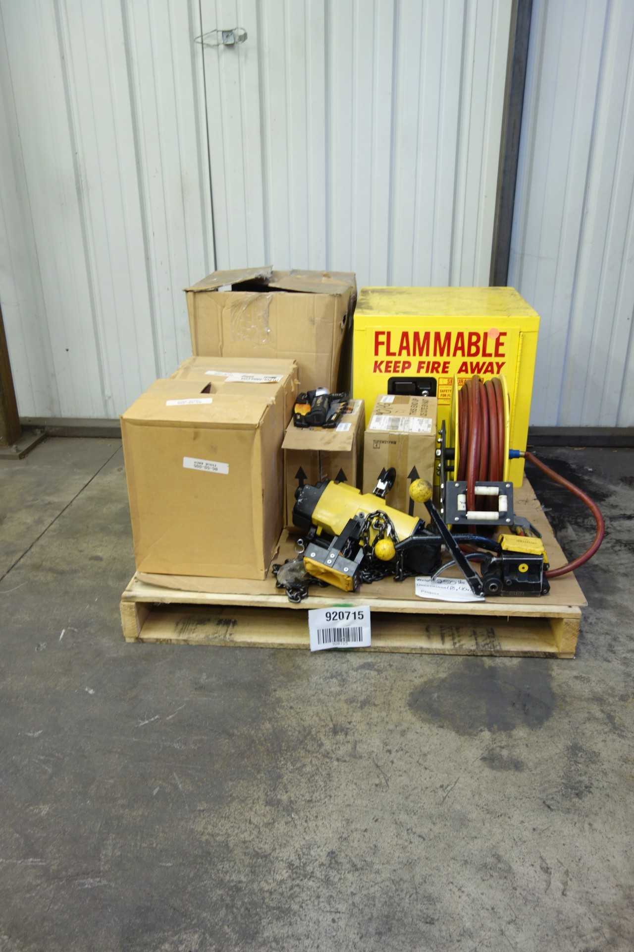 PALLET OF ASSORTED SHOP SUPPLIES - LIGHTING
