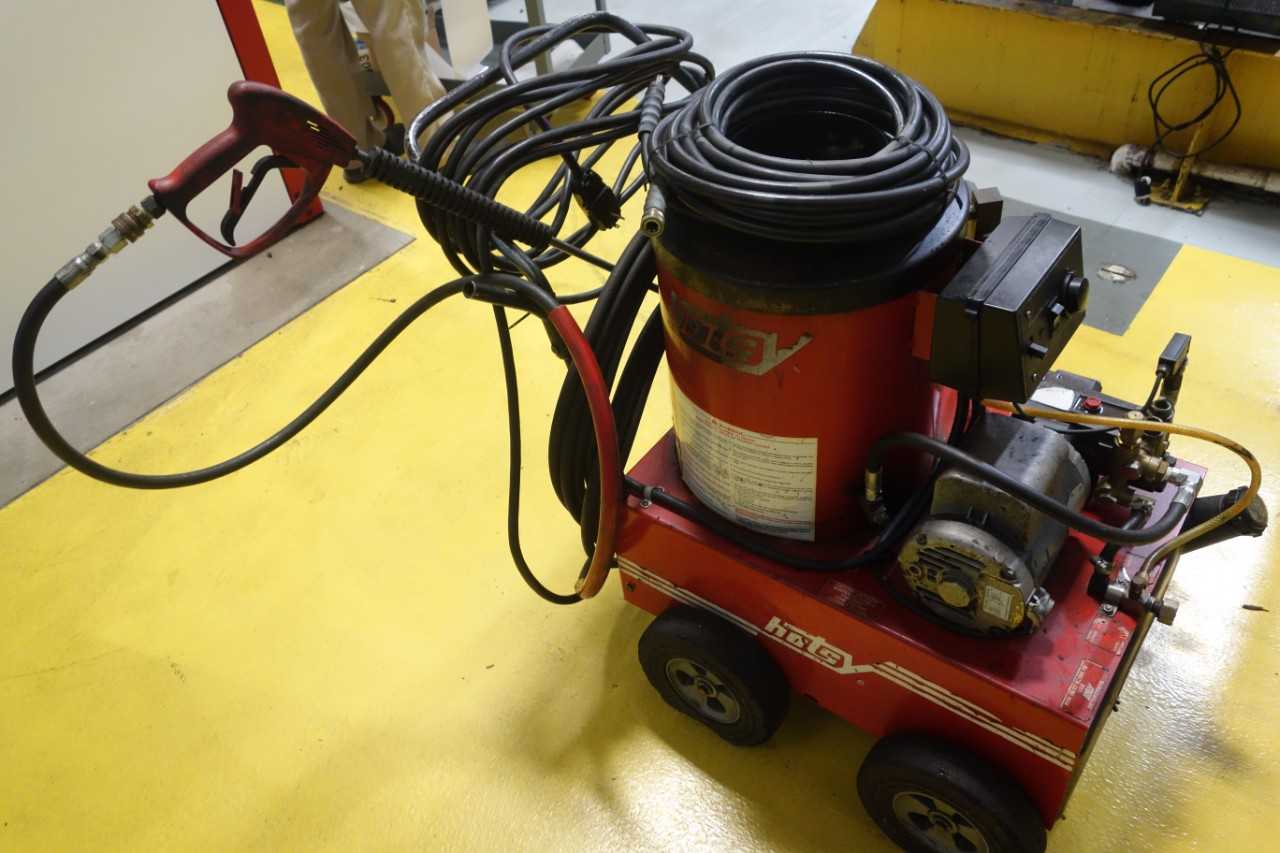 Hotsy 555S Hot water electric pressure washer (DELAYED REMOVAL) - PLANT & FACILITY