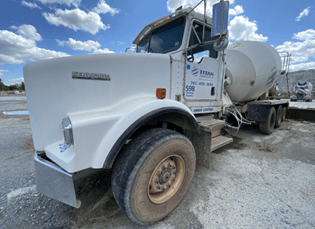 2005 KENWORTH T800B READYMIX CONCRETE TRUCK - HYDRO EXCAVATOR TRUCKS