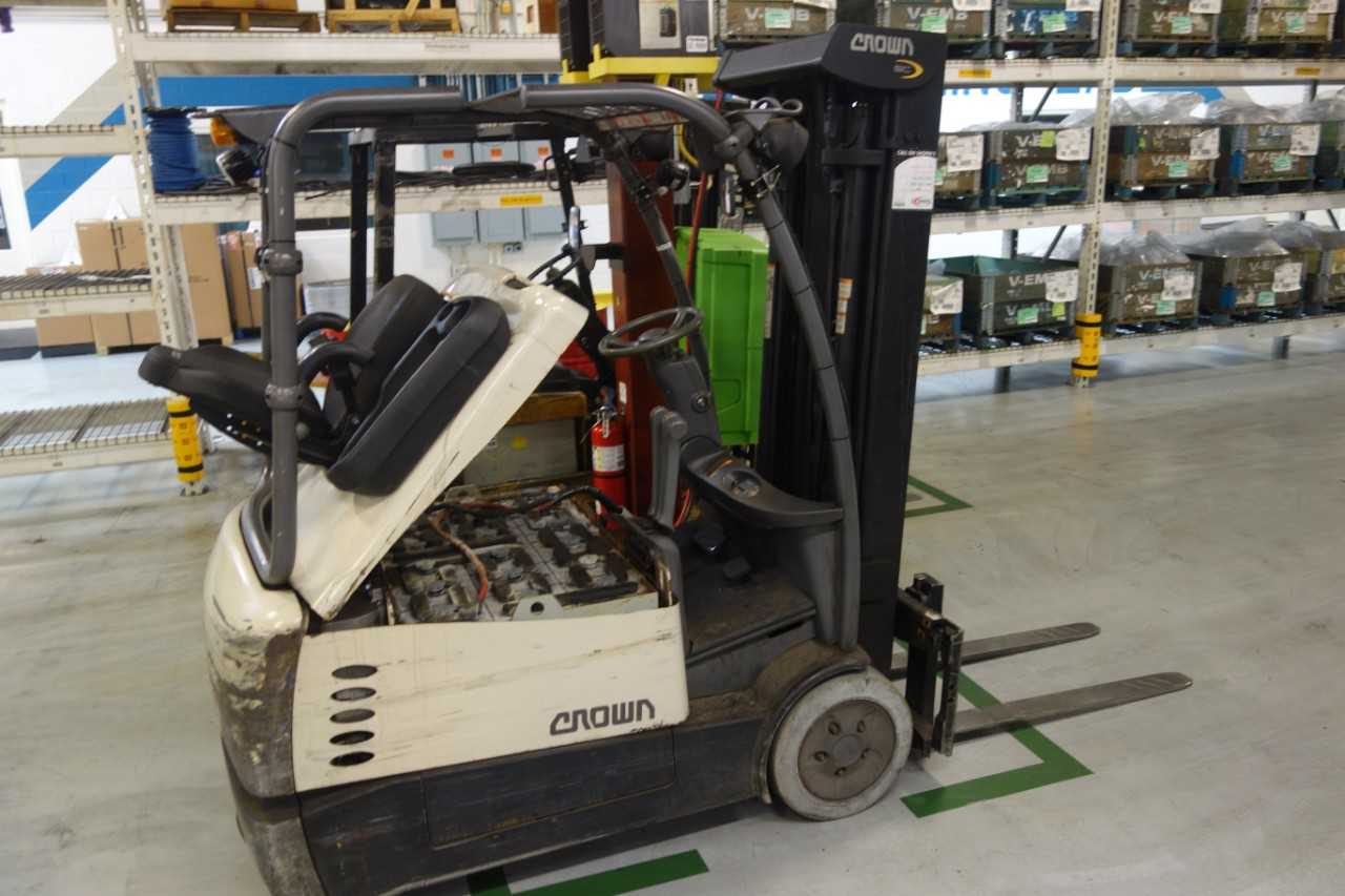2012 Crown SC5245-40 Electric forklift, 4000lb capacity (DELAYED REMOVAL) - FORKLIFTS