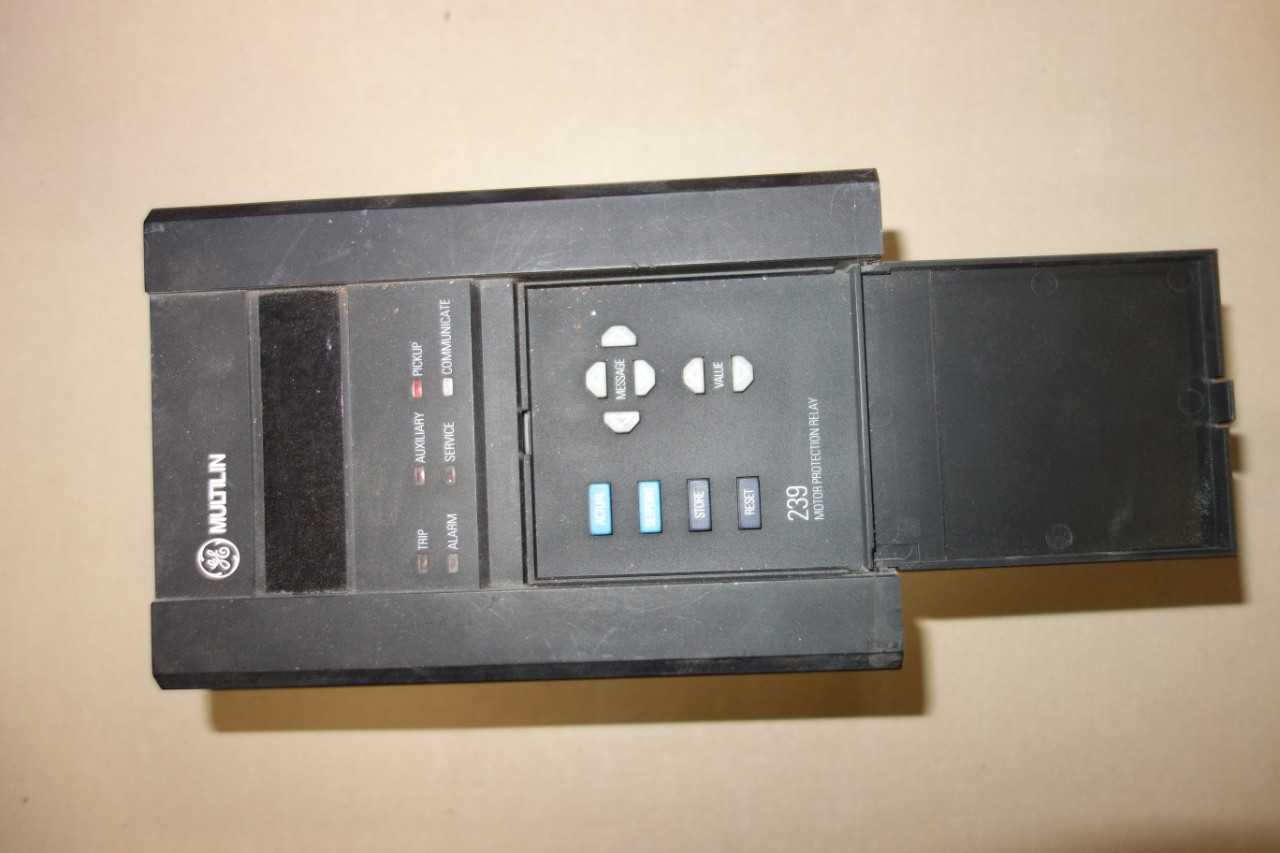 LOT OF 5 ASSORTED GENERAL ELECTRIC MOTOR PROTECTION RELAYS, 3X 239 RELAYS, 2X PQM RELAYS - ELECTRIC MOTORS