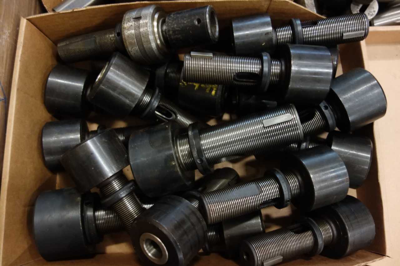 LOT OF ASSORTED TAP HOLDERS - MACHINING ACCESSORIES & TOOLING