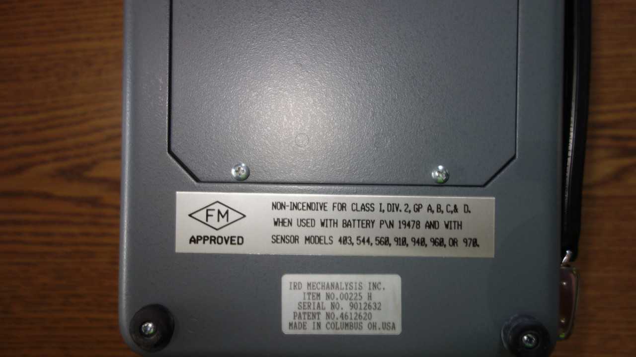 IRD 19697 VIBRATION ACCELEROMETER W/ 890 ANALYZER - ELECTRICAL COMPONENTS