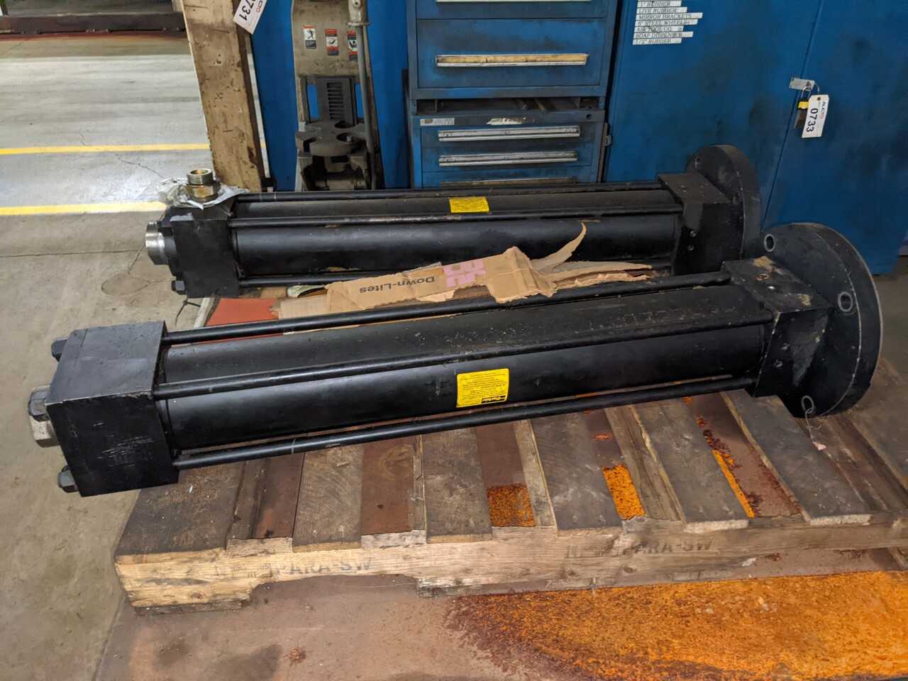 LOT OF 2 PARKER 5.00HBVHKRS23MC32.443 HYDRAULIC CYLINDER - HYDRAULIC CYLINDERS