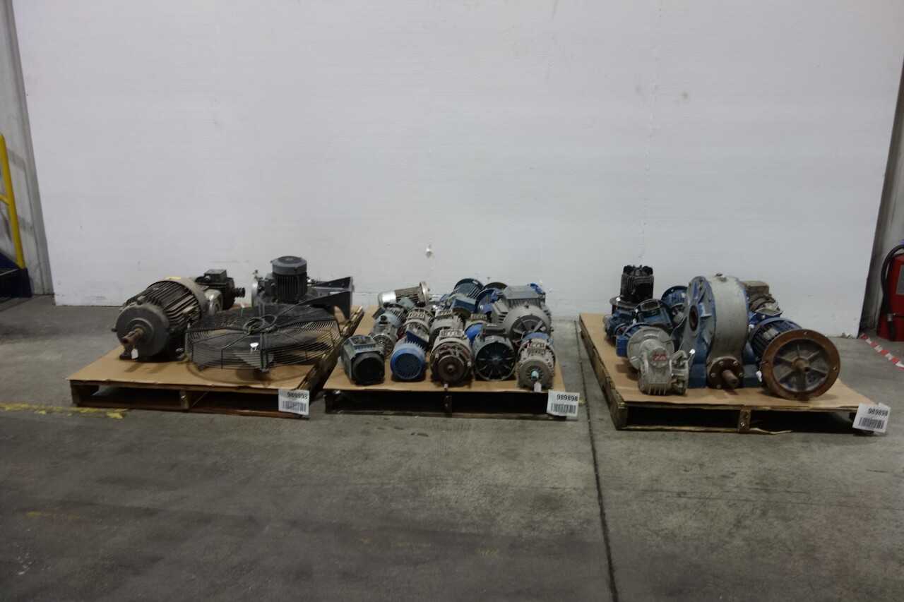 3 PALLETS OF ASSORTED MOTORS AND ACCESSORIES - ELECTRIC MOTORS