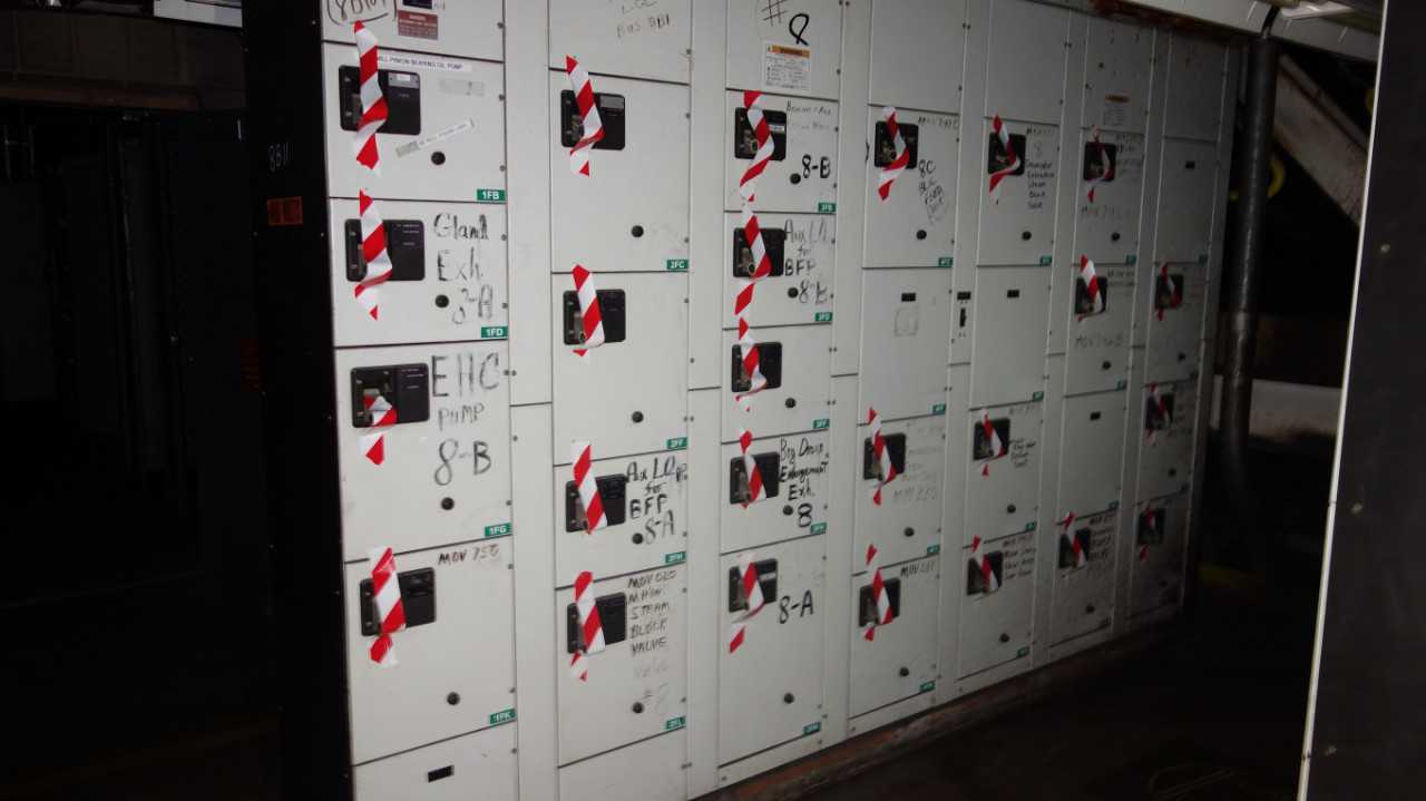 X7 VERTICAL SECTIONS OF WESTINGHOUSE MCC BUCKETS - MOTOR CONTROL CENTERS