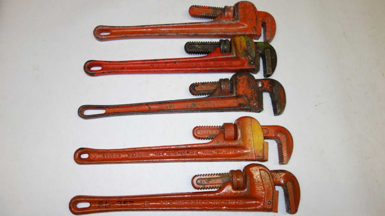 LOT OF 5 RIDGID 18 IN ADJUSTABLE PIPE WRENCHES - HAND TOOLS
