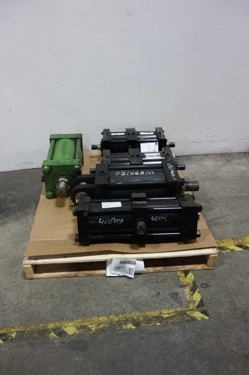 LOT OF ASSORTED HYDRAULIC CYLINDERS - HYDRAULIC CYLINDERS