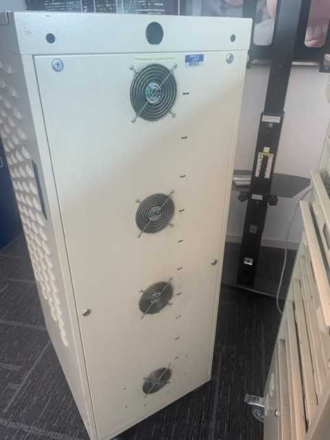Lot of 5 Dock and Lock Computing Station (Lot 2600253) Charleston - INDUSTRIAL PARTS