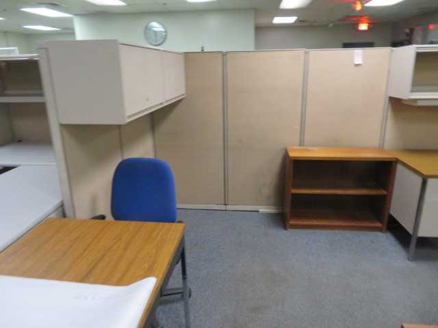 Office Furniture and Panels, Lot - MISCELLANEOUS