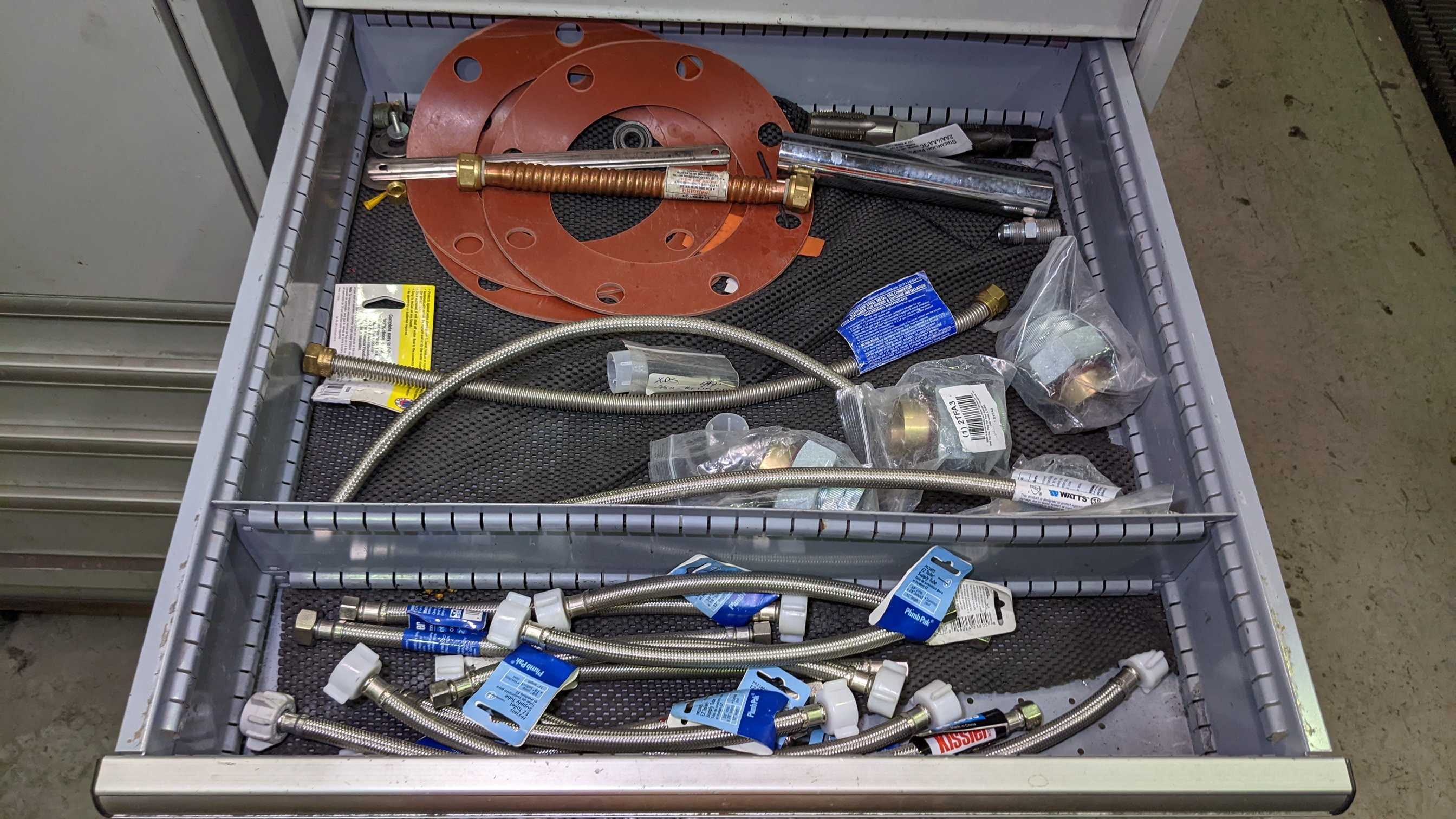 LISTA TOOL BOX WITH CONTENTS - INDUSTRIAL PARTS