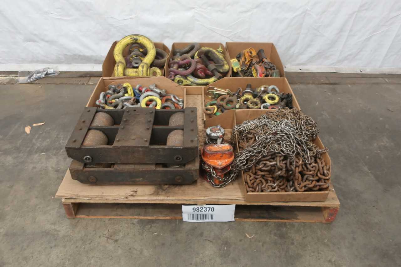 1 PALLET OF ASSORTED HOISTING AND RIGGING/ HOISTING PARTS/CHAIN HOLDERS - LIFTING EQUIPMENT