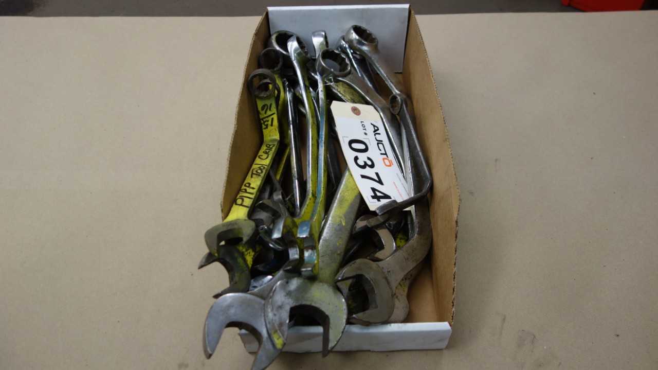 ASSORTED LOT OF DOUBLE ENDED ANGLED CRESCENT HAND WRENCHES WILLIAMS SNAP-ON LIFE-TIME 9/16 IN TO 1-3/8 IN - HAND TOOLS