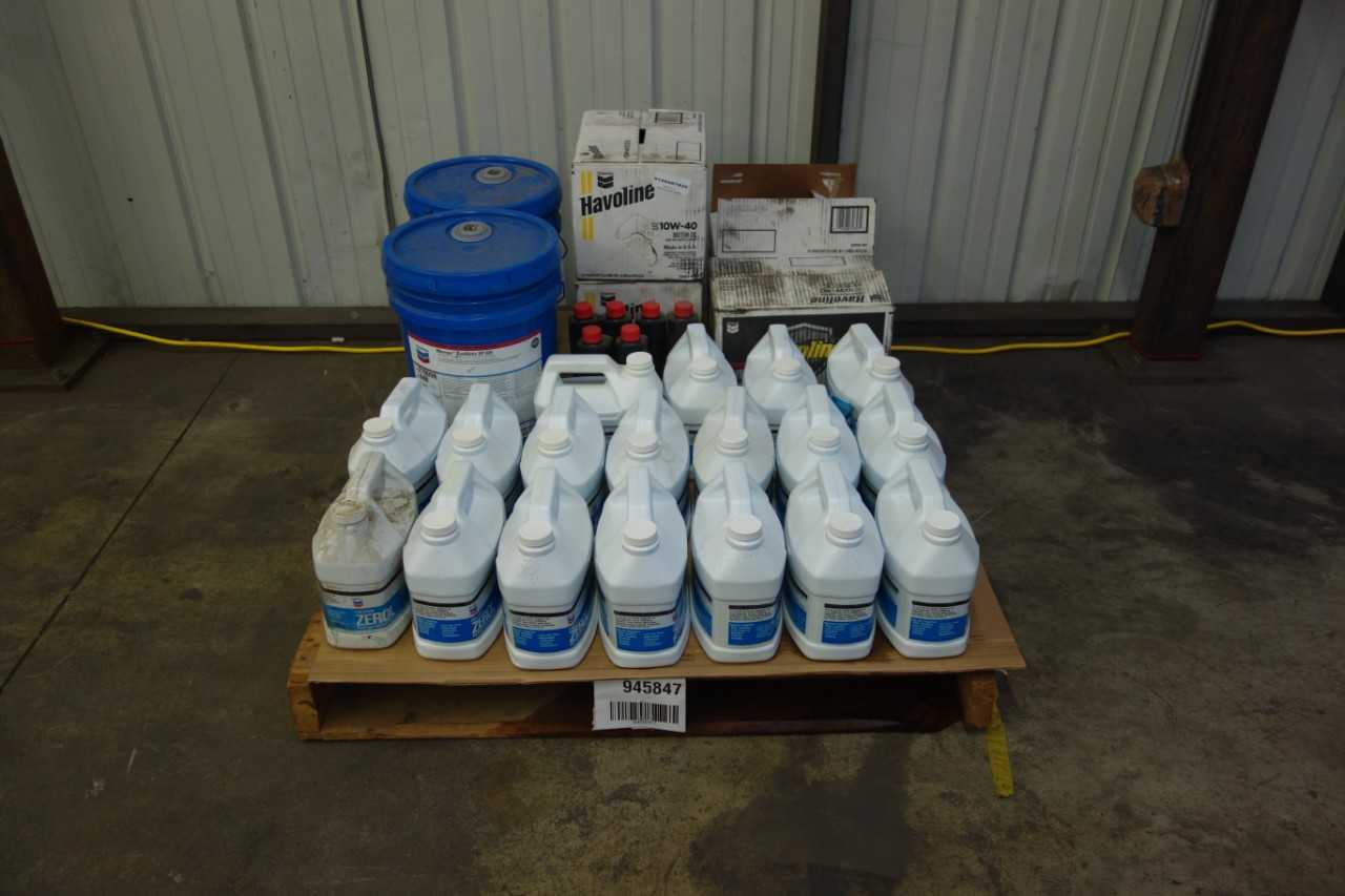PALLET OF CHEVRON OIL AND REFRIGERATION FLUID - PALLET JACKS