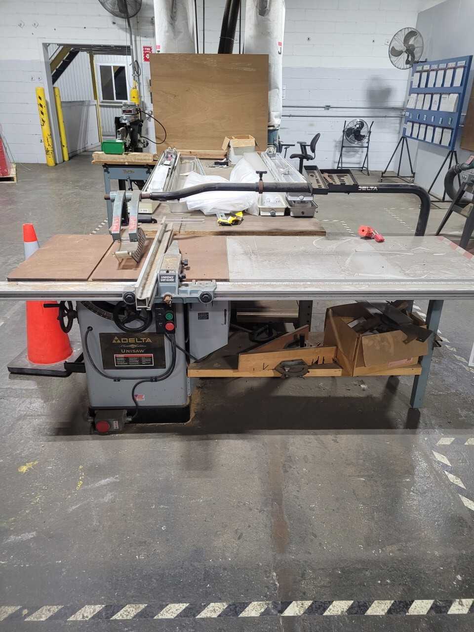 Table Saw - CIRCULAR SAWS