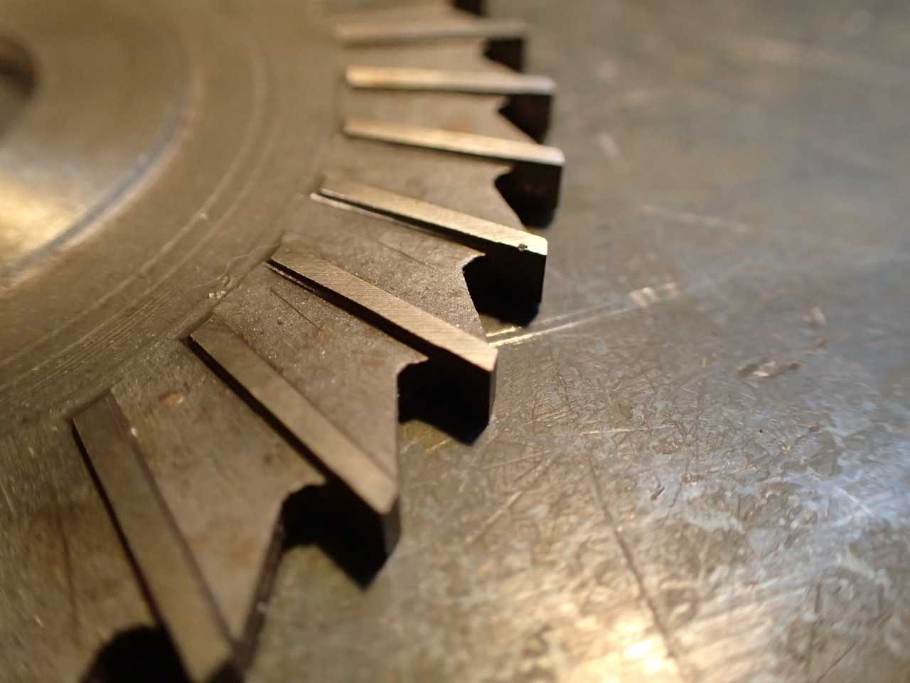 4" OD x 9/64" Plain Tooth Side Mill Milling Cutter: 1-1/4" Horizontal Arbor Hole - MILLING TOOLS