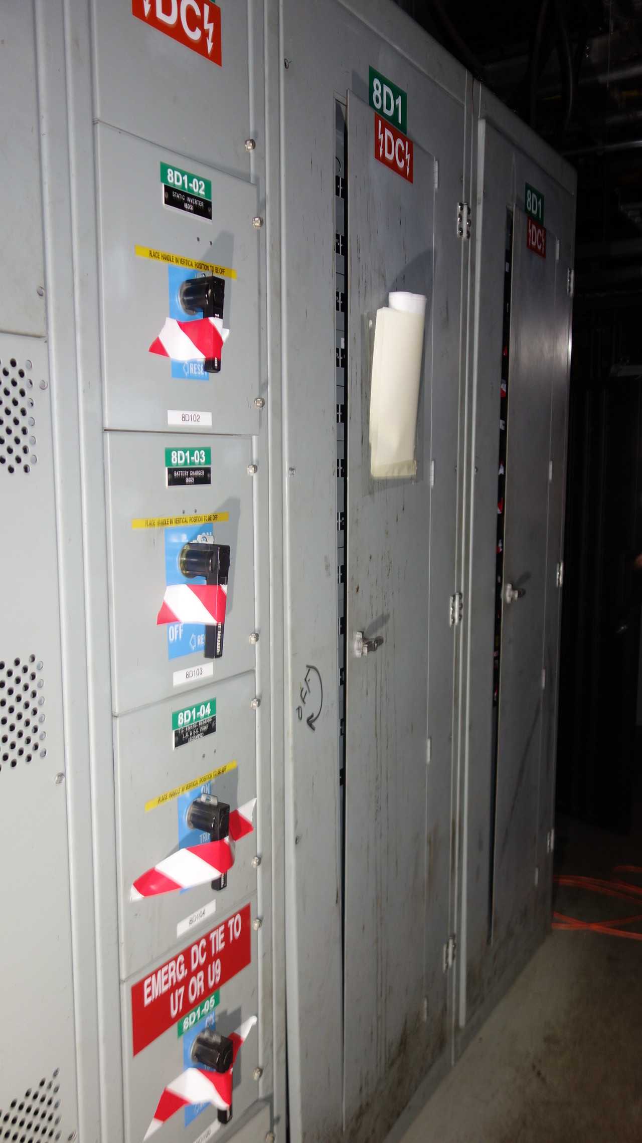 3X SECTIONS OF GENERAL ELECTRIC THED BREAKERS - CIRCUIT BREAKERS